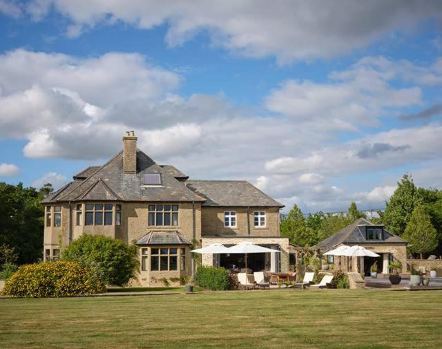 The Lakes By Yoo Lechlade Bagian luar foto